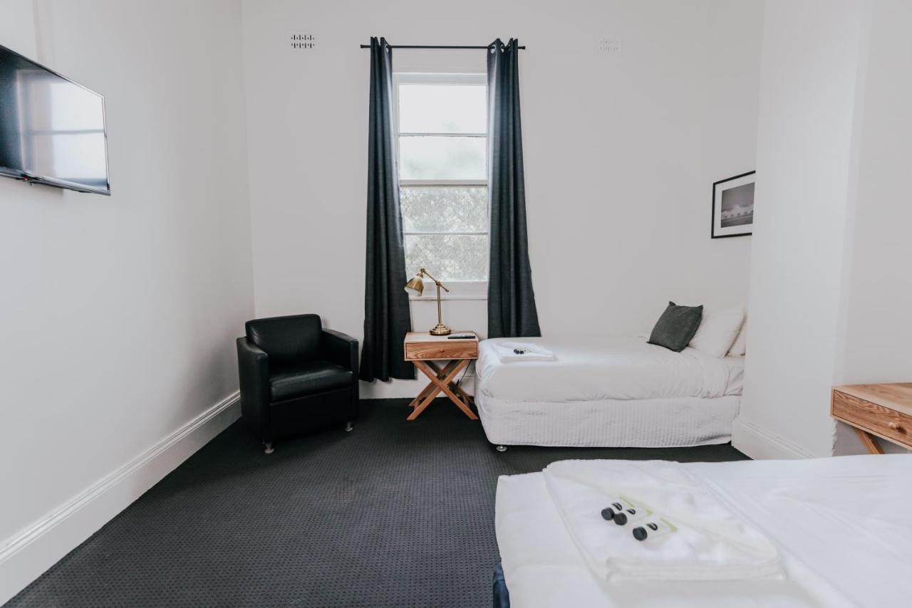 Holmesville Hotel Екстер'єр фото