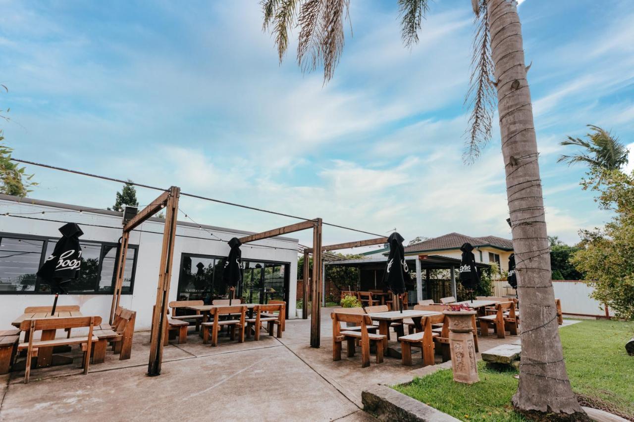 Holmesville Hotel Екстер'єр фото