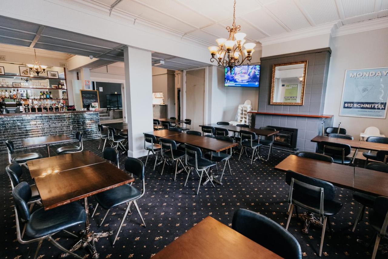 Holmesville Hotel Екстер'єр фото