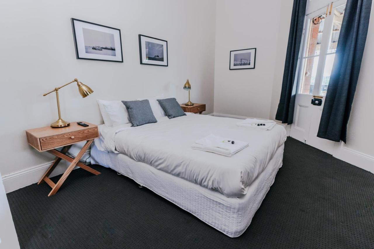 Holmesville Hotel Екстер'єр фото