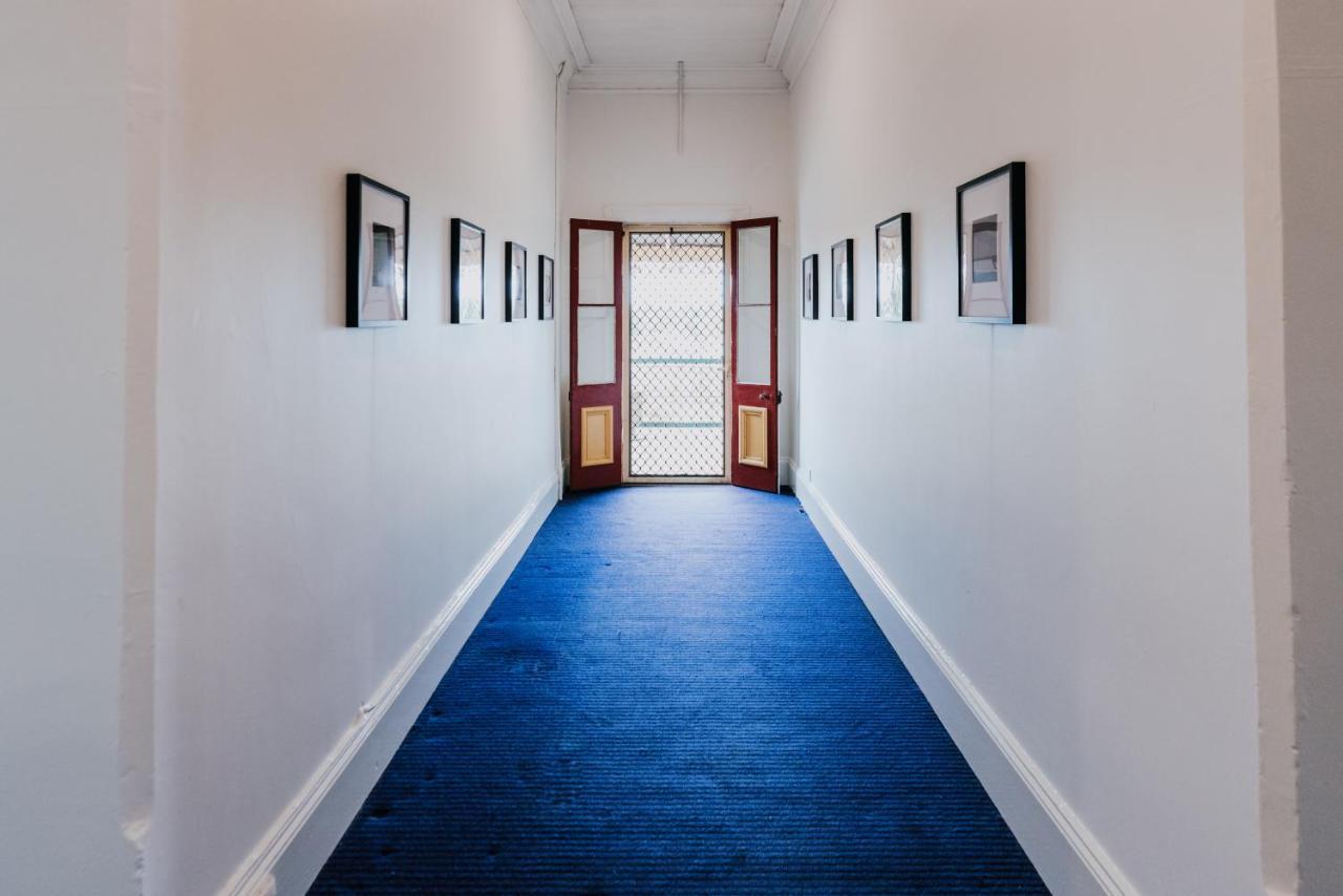 Holmesville Hotel Екстер'єр фото